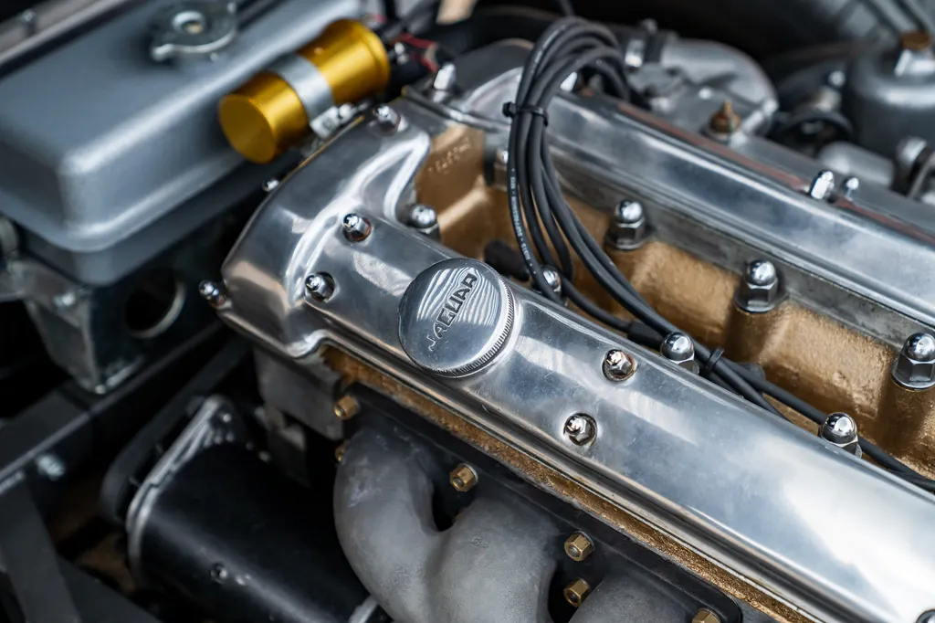 Jaguar e type akd1hwp8cbr9o j9ro8up