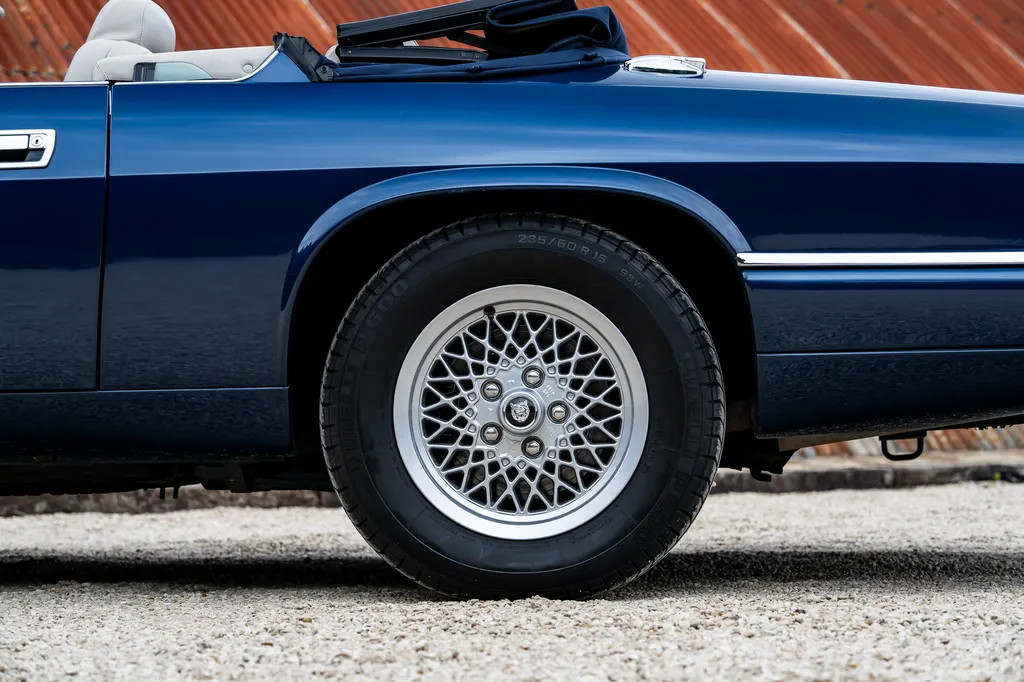 Jaguar xjs omew5obw2zjjynpdnp8th
