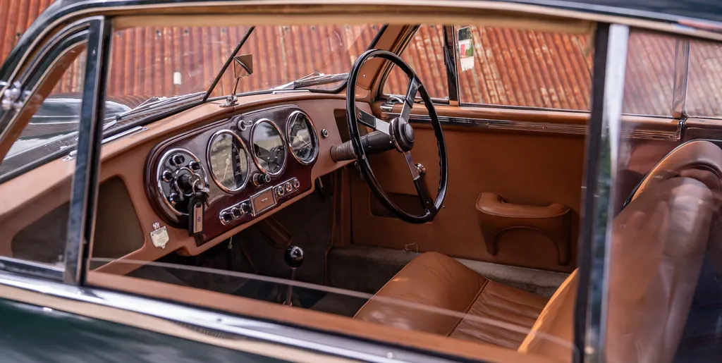 Aston martin db2 9eieq9d odzilcmdzolfk