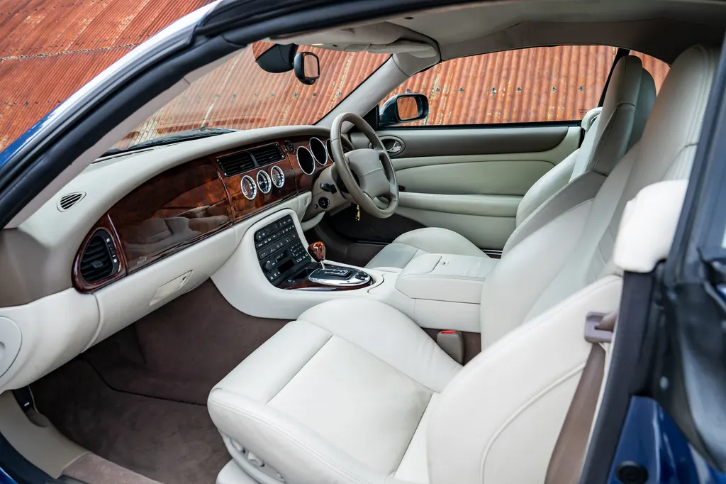 Jaguar xkr 2ohdt ihitk6pn054nu8l