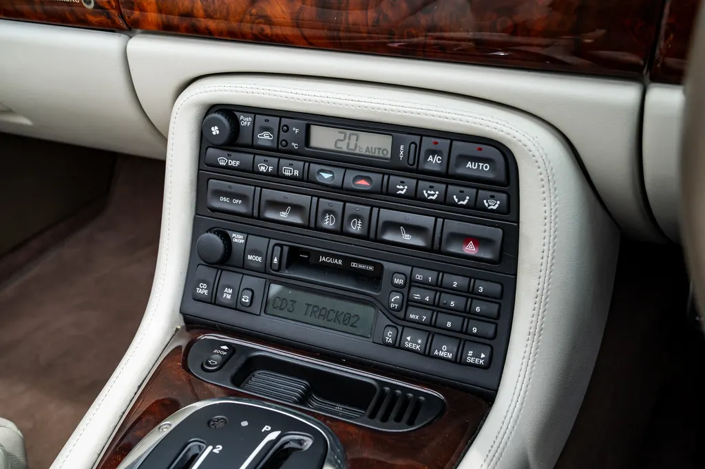 Jaguar xkr 47ro1qvztq q1i8 8wvzp