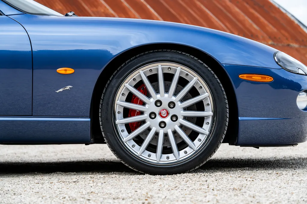 Jaguar xkr fugdlwb06hz5l iq7nu8t