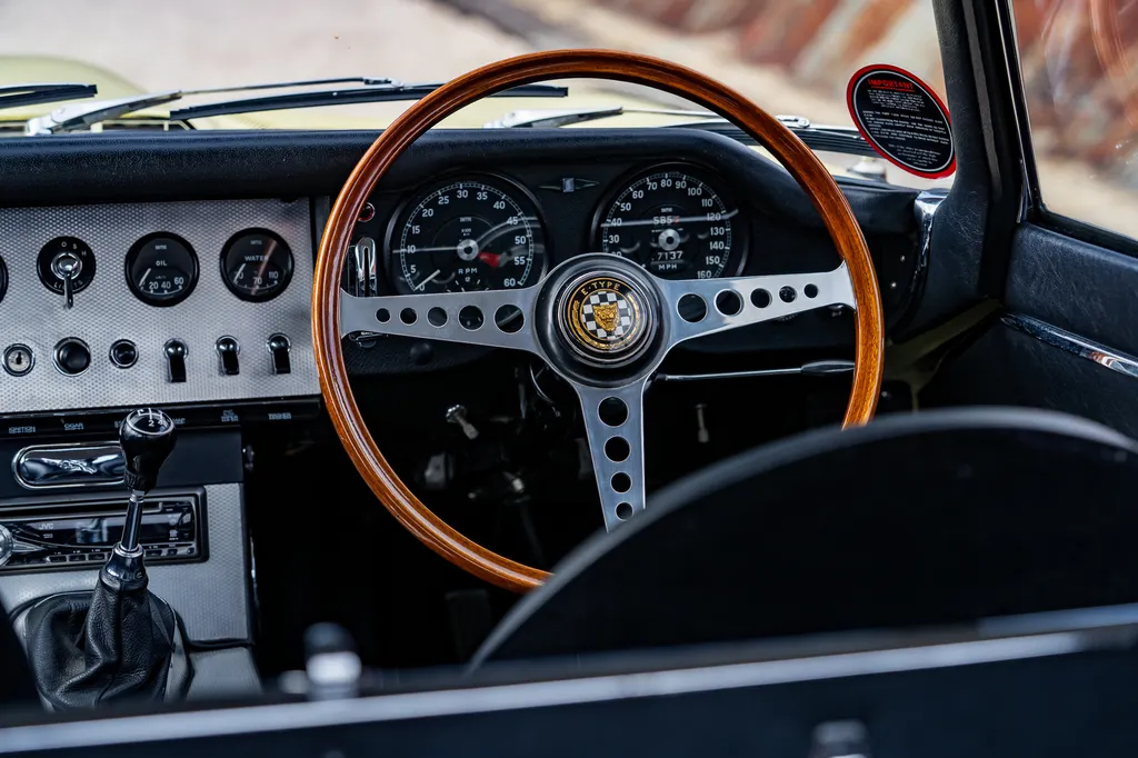 Jaguar e type 3.8 fhc series 1  jccwfl6jx f8utce4v5j5