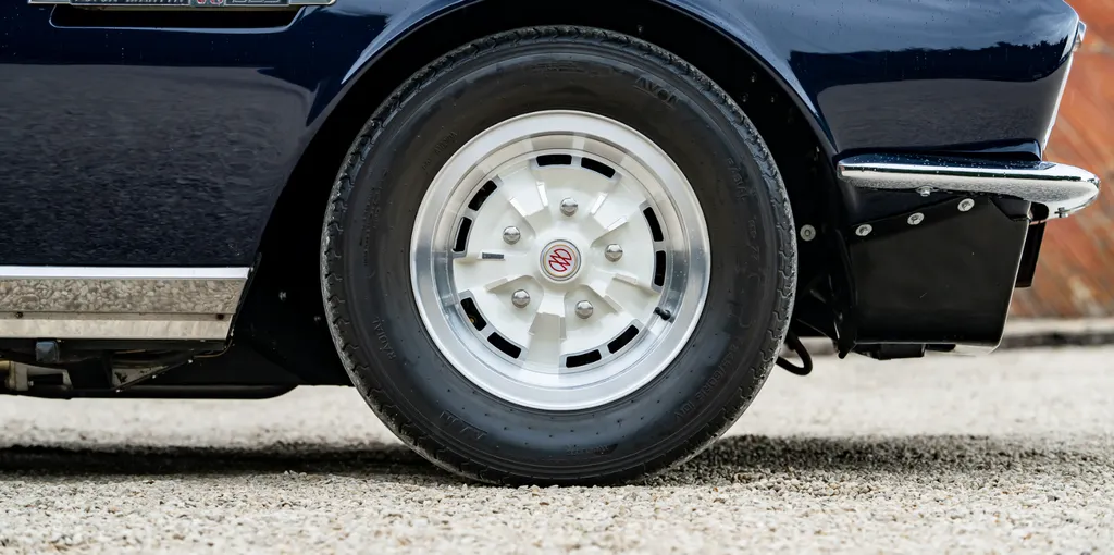 Aston martin dbs v8  picgxkfnedaxdjzhvj7ag