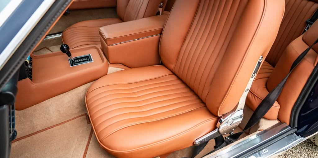Aston martin dbs v8  q0wnixn9c4ua2soyrpuee