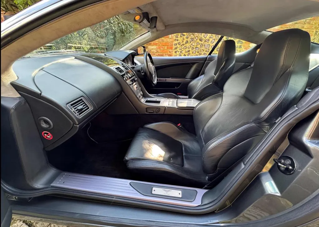 Aston martin db9  qhjtadma5raaos2ucfga