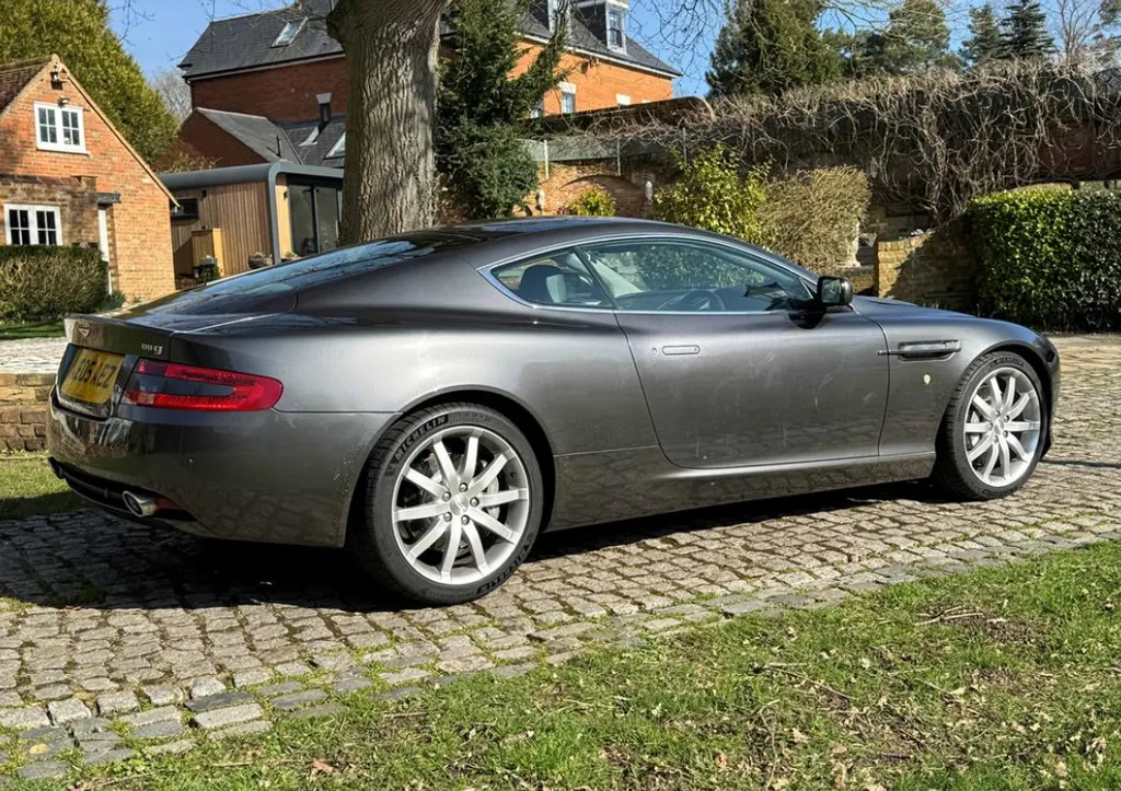 Aston martin db9 wak5pnk7wswsnzjrshmkw