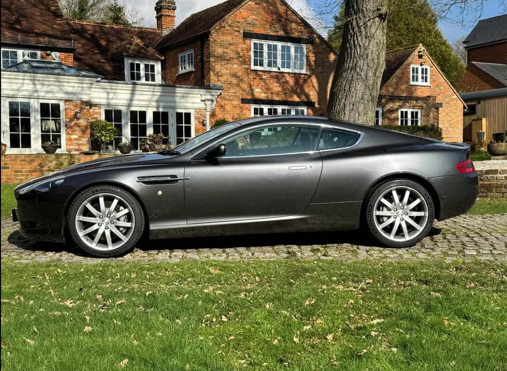 Aston martin db9 v5pk4byii16l shcnz0gc
