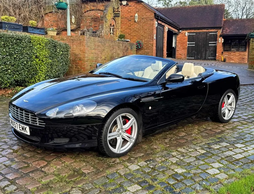 Aston martin db9 1ahuvpqmbxx9cilyprgux