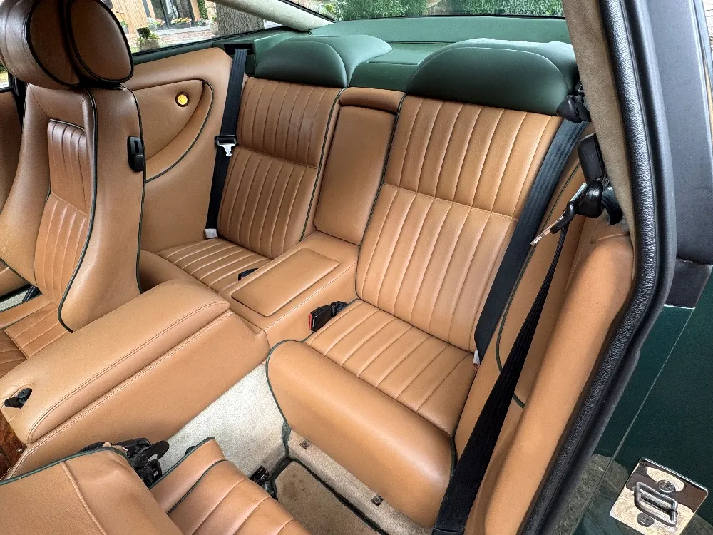 Aston martin v8 coupe  16lx4q3chxgitoxguo4l
