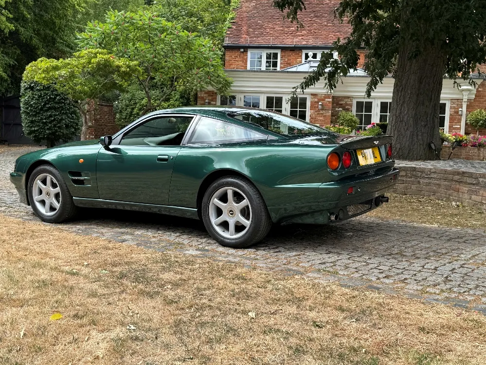 Aston martin v8 coupe 57khhmmu9d4oalfjast9s