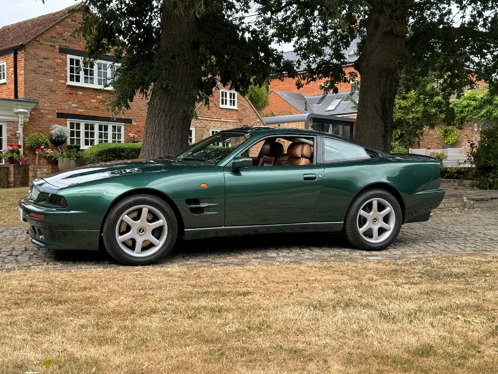 Aston martin v8 coupe jwtqvhr x4tojri55lilw