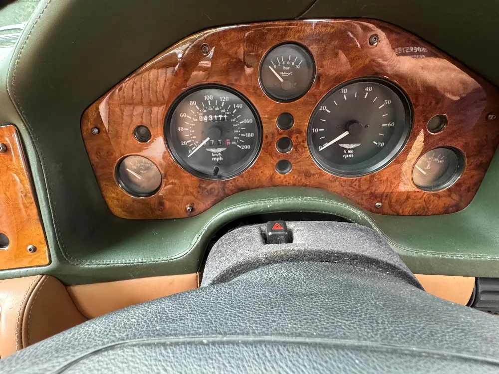 Aston martin v8 coupe bxobcada4syv5av6pxkmk