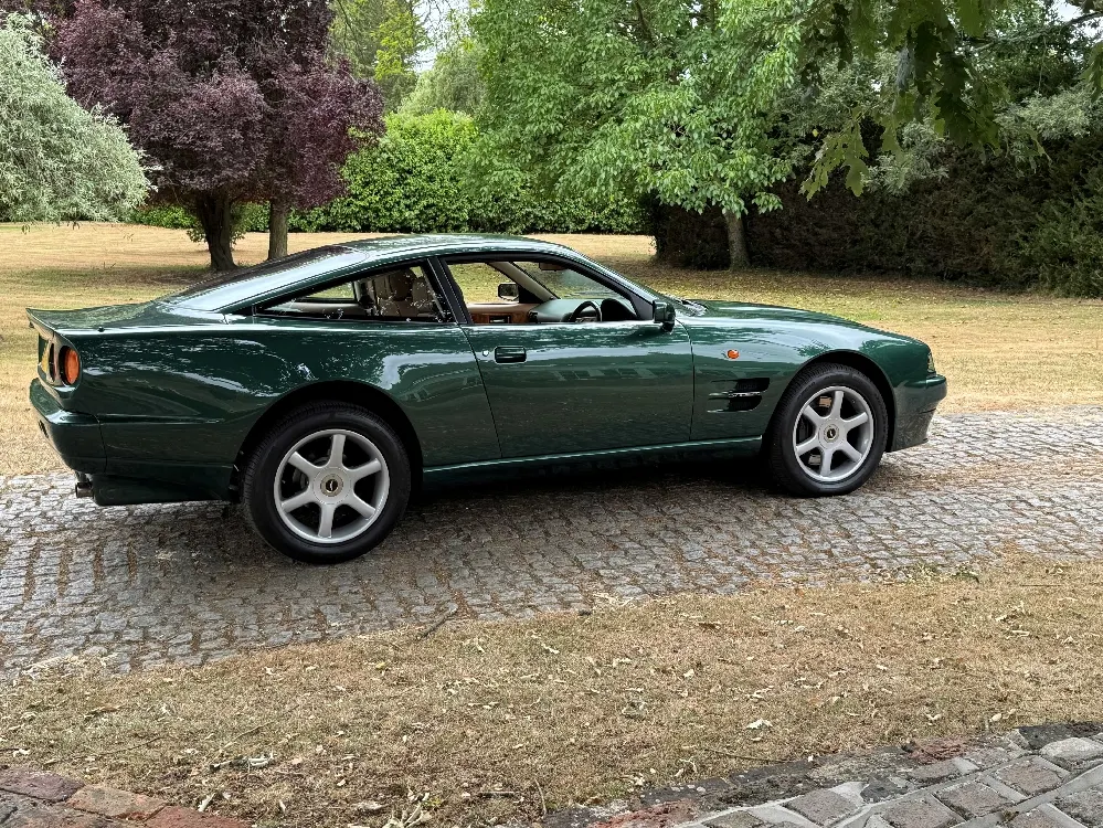 Aston martin v8 coupe c5jpzxzrv1cv3en8wq0g 