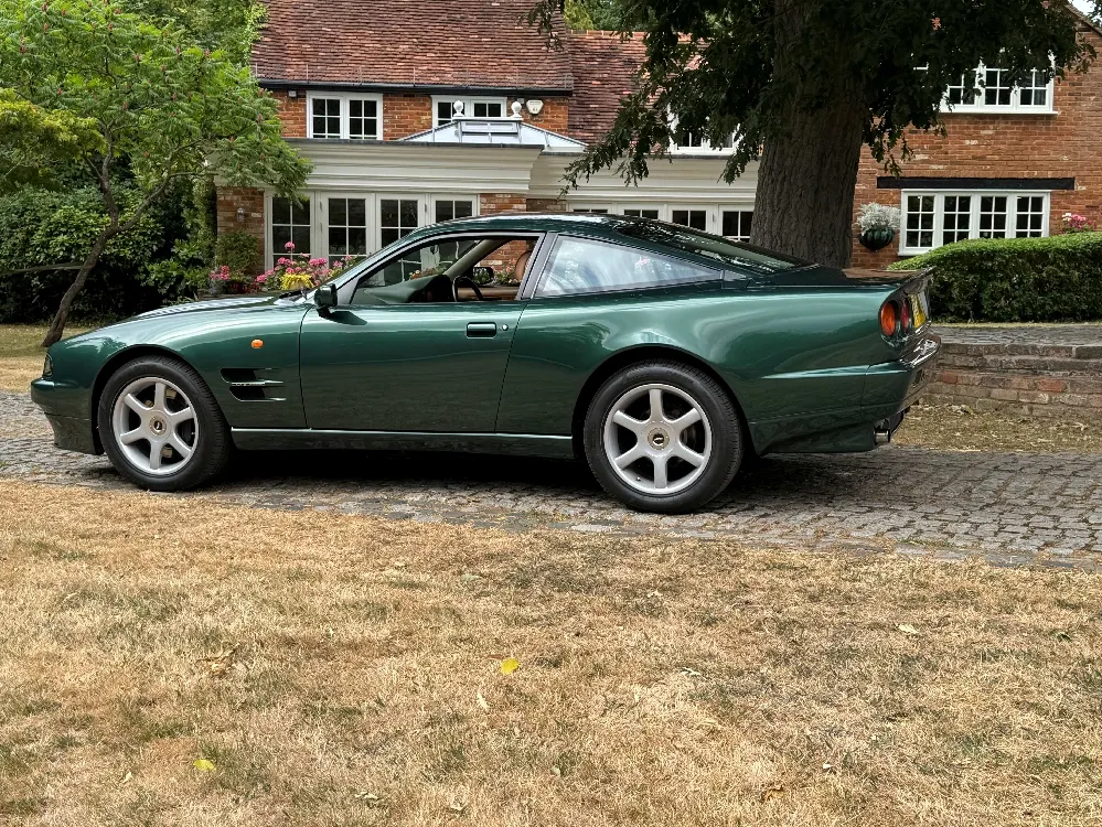 Aston martin v8 coupe gulrieybb1qzbm7cal0oo
