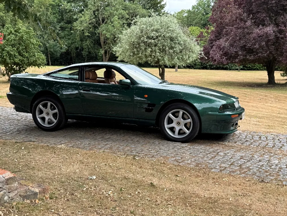 Aston martin v8 coupe tsjqm79p vewhtf071 jb