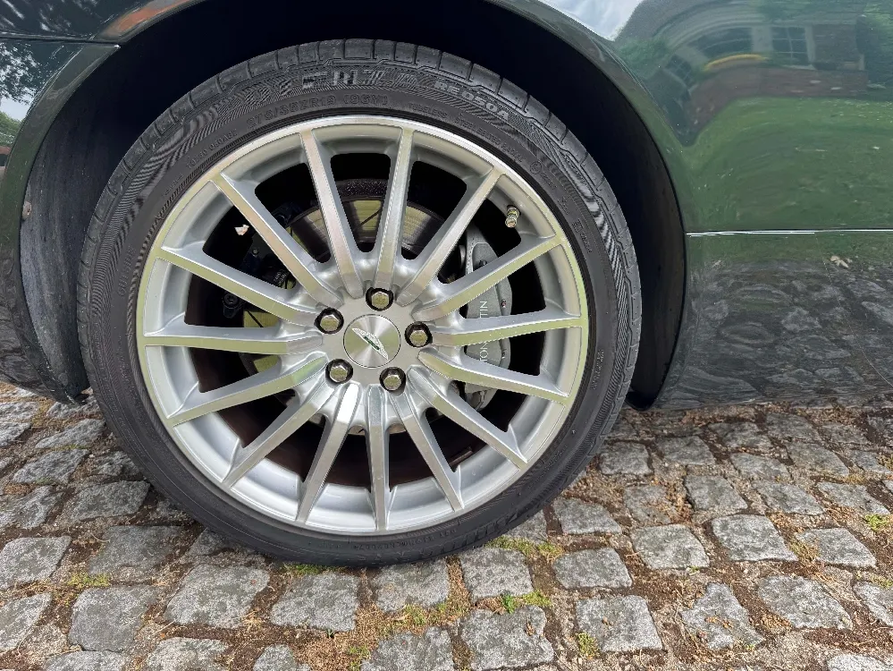 Aston martin db9 1iojlnquhlxgars ib4je
