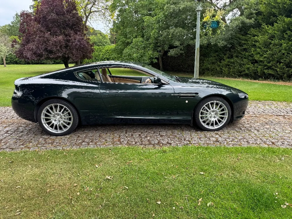 Aston martin db9 8rzkfprskwgvmsvxvug0k