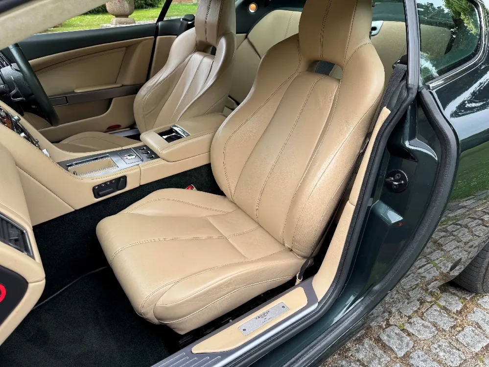 Aston martin db9 b4qseusjnvbhy0c8r8vuj