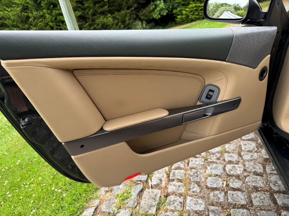 Aston martin db9 g7mlbw75p vg2iuty3cud