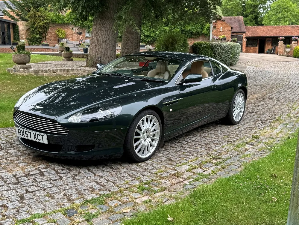 Aston martin db9 vuubazyavk8ck8b u98bn