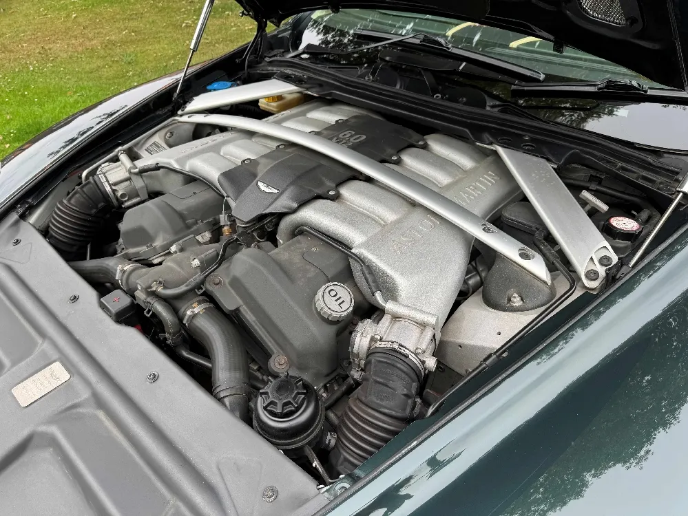 Aston martin db9 yl6o3rwkfl9ltr3bqblop