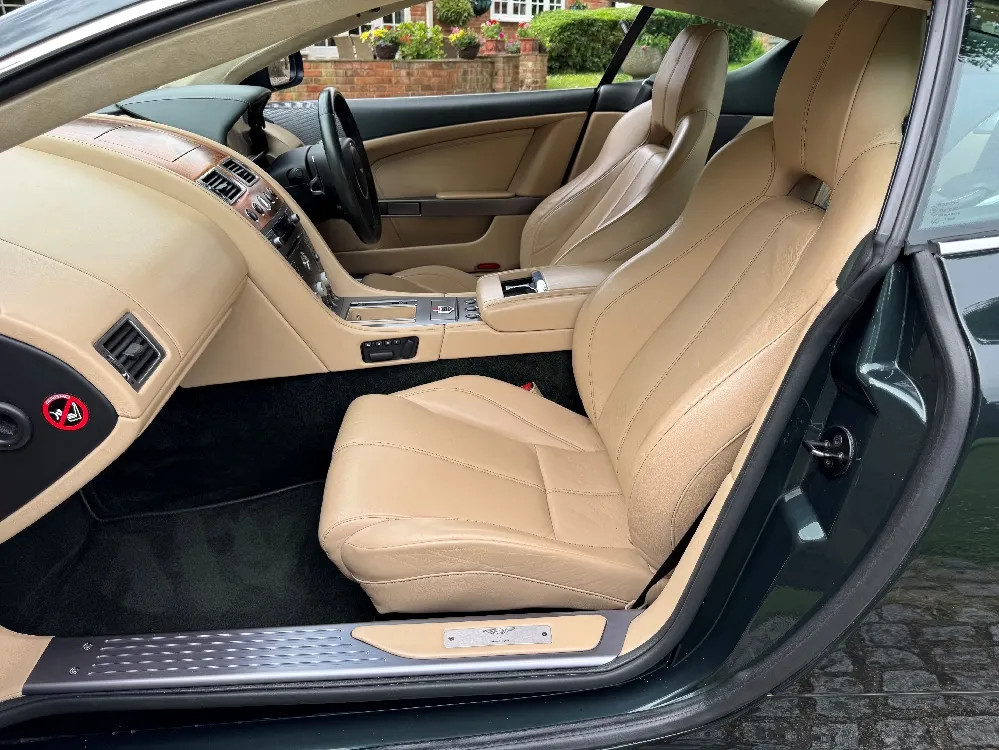 Aston martin db9 zymqxsxnirv3hgd 1 5zp