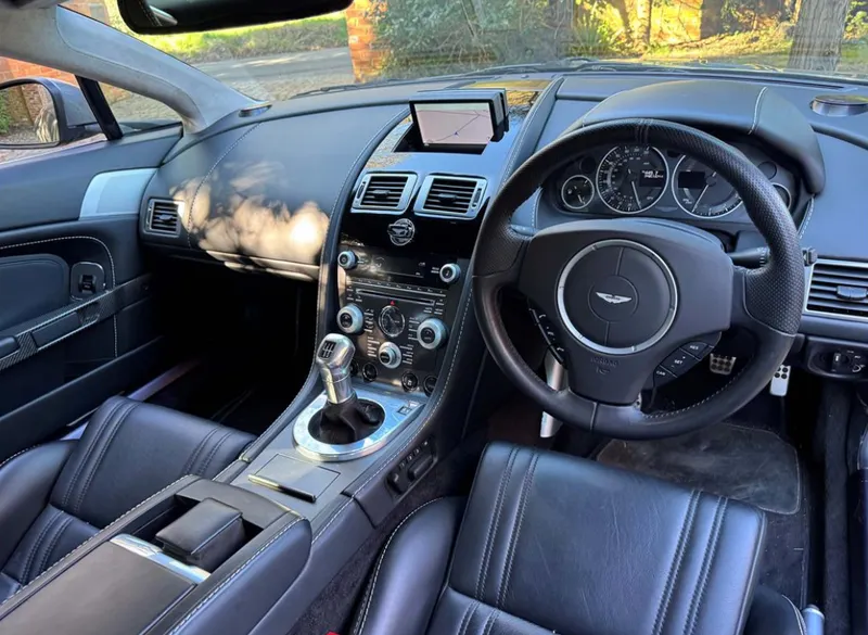 Aston martin v12 9rridzhd4ocbmcqgifim8