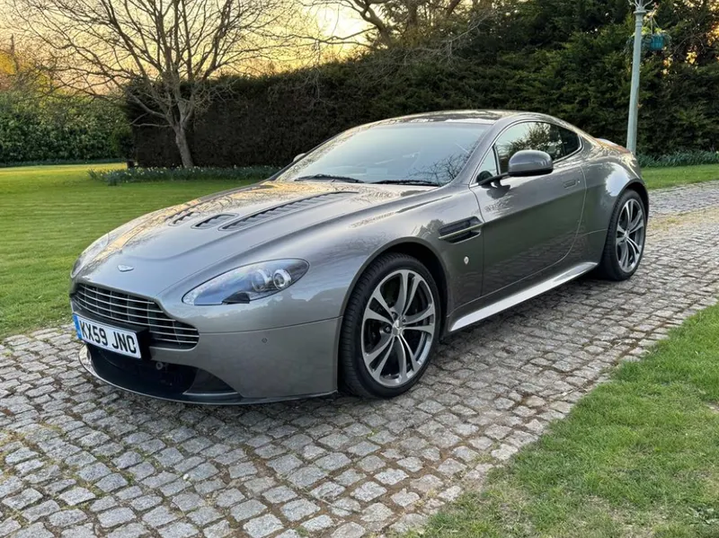 Aston martin v12 ijysocqi3oah2jmpfnitl