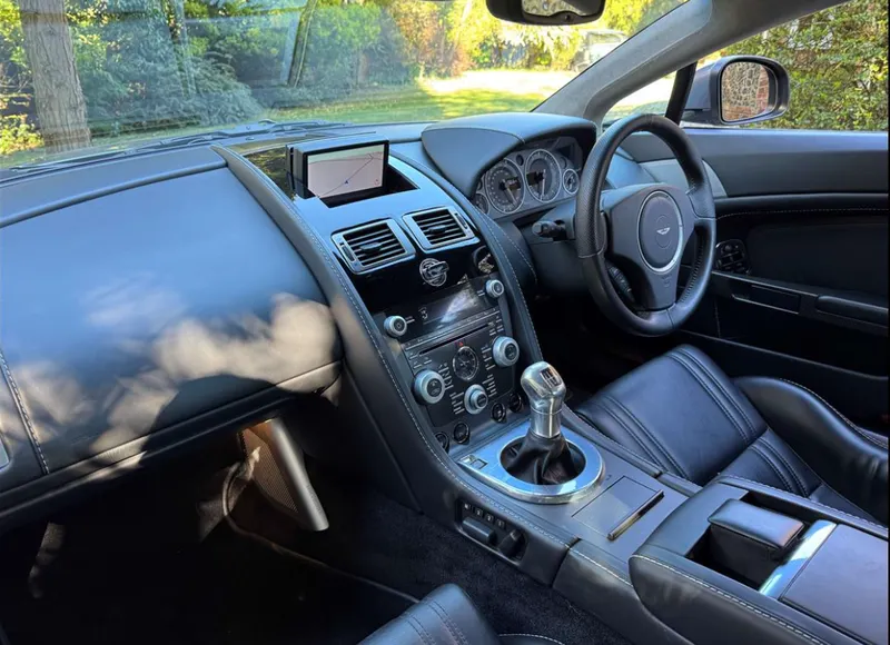 Aston martin v12 kjq0ucs3tbevay2lyan1r