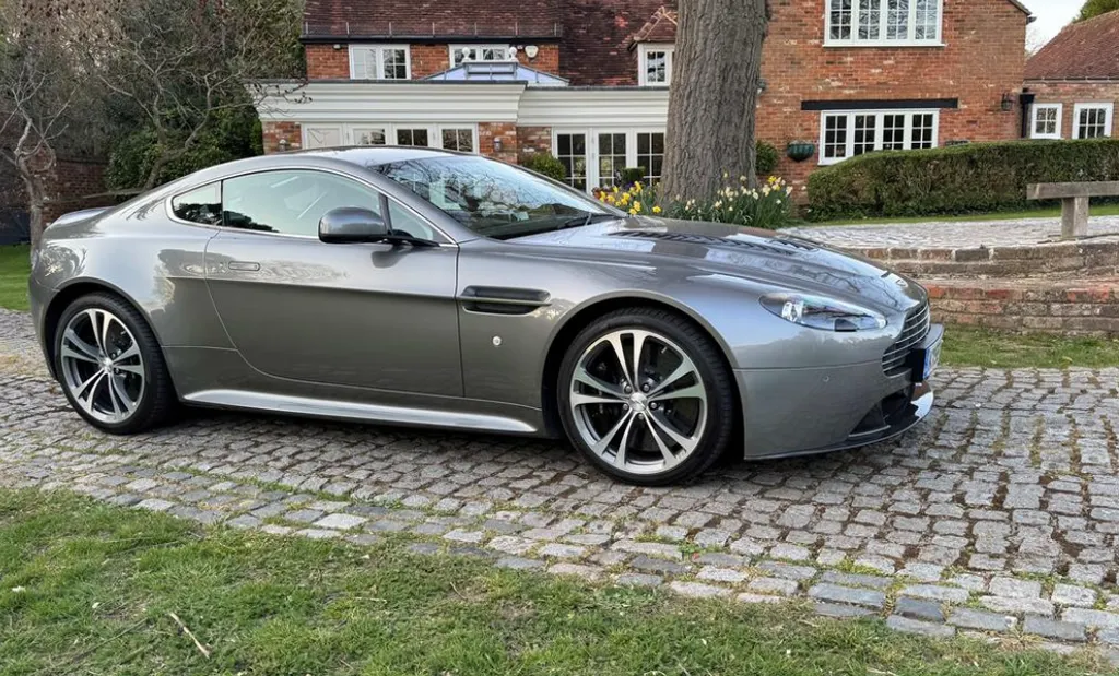 Aston martin v12 ljpgkjam3csouvqzr neb