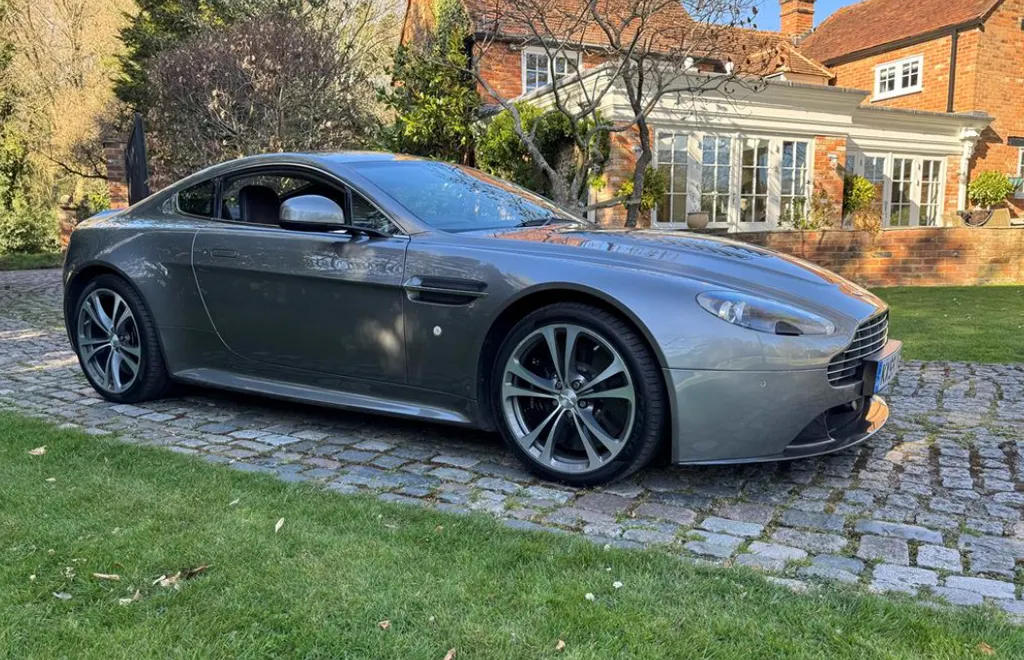 Aston martin v12 rudzveqtl31up4bmvuxdt