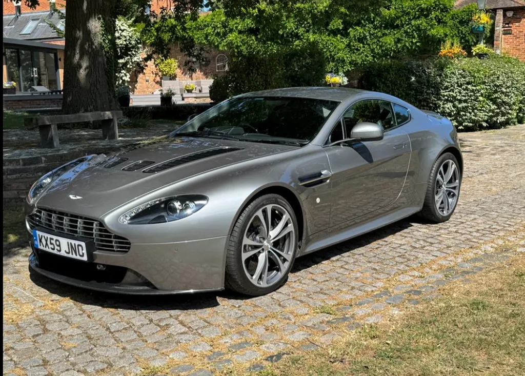 Aston martin v12 zswkhn7laz rsva9sayuy