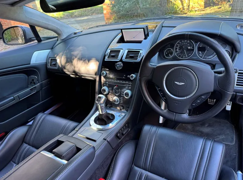 Aston martin v12 ldhkpmqqsllkg9cpx6rd 