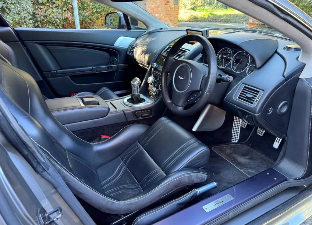 Aston martin v12 tfqsdaj3 h2knl69138di