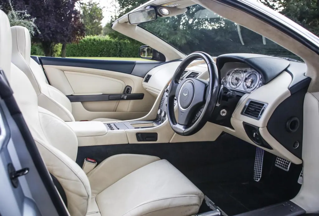 Aston martin db9 06yfsebmwrn9nro8vhzj9