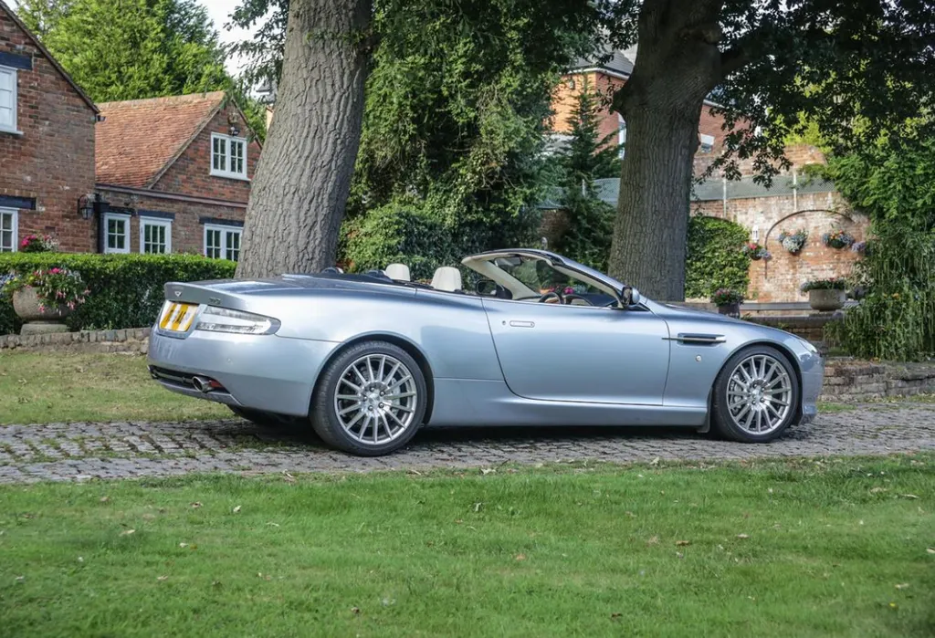 Aston martin db9 45e8mxb9rnflqhev76zxg