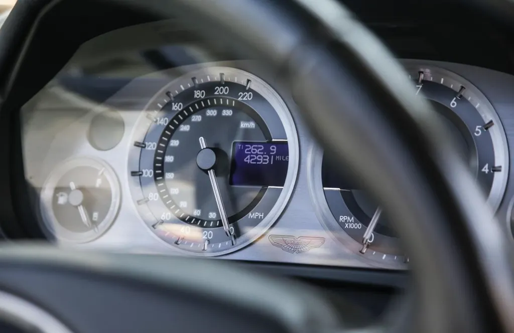 Aston martin db9 gnhel49ygrtjew4rn2lze