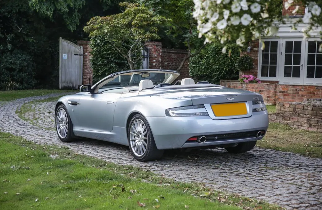 Aston martin db9 ryhsez2jnnsupuye9jzyx
