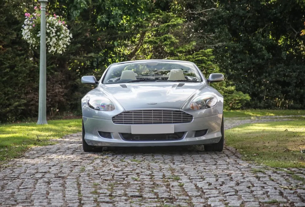 Aston martin db9  nxghx2itgvhncuiok1my