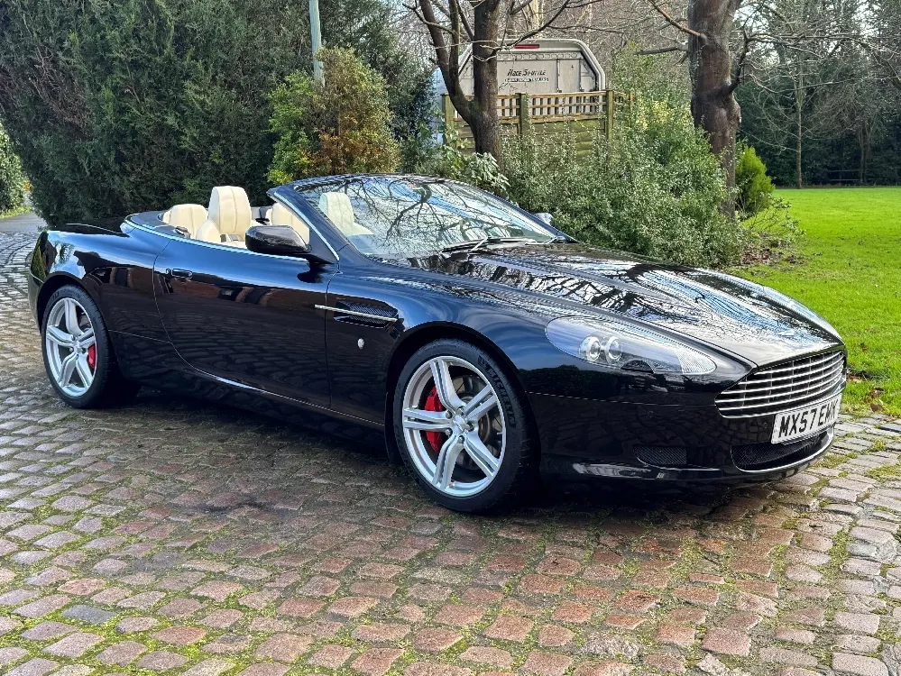 Aston martin db9 ildweem1ovxeqgiq1a1c7