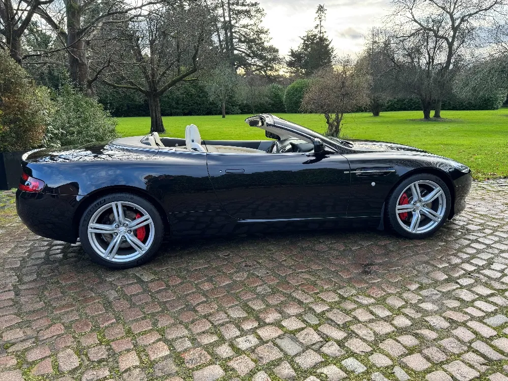 Aston martin db9 jfle6fj05tjq8ylvzuj1l