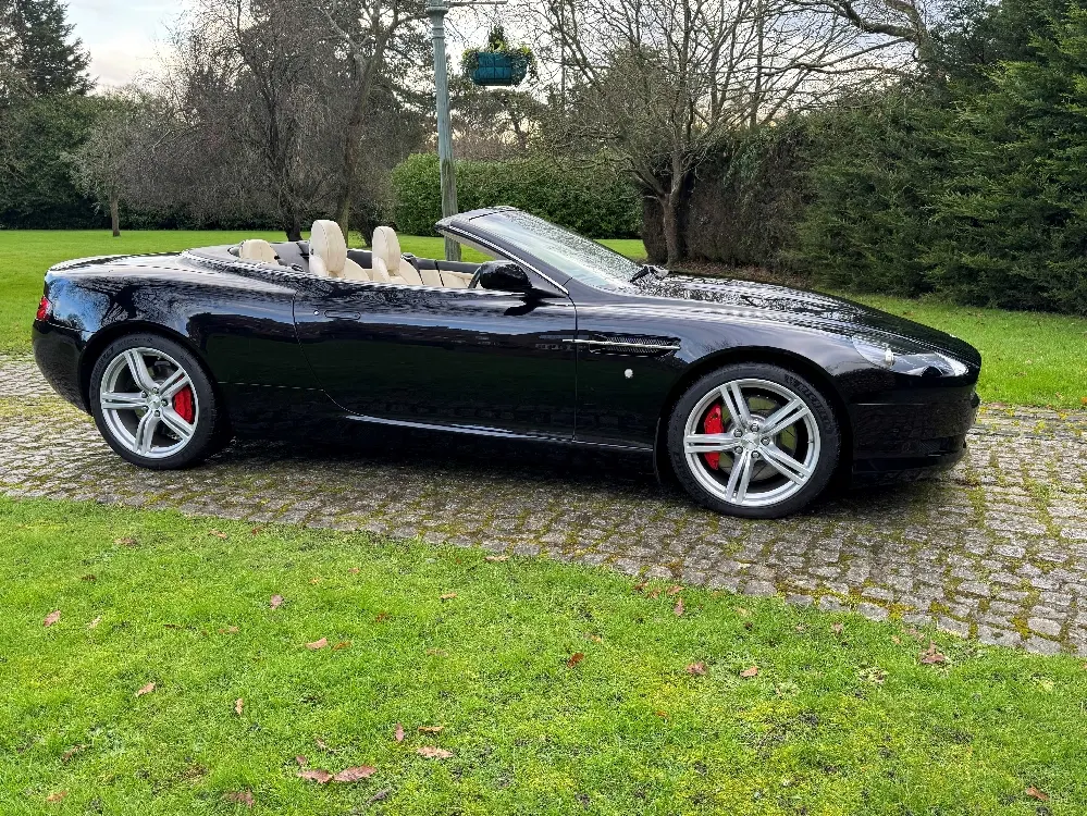 Aston martin db9 qxdado0u1ezorwdelnwou