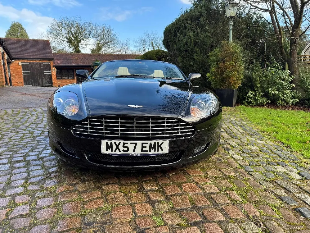 Aston martin db9 ufj11i8p9p7aj4mnwcl1z