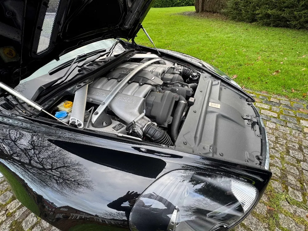 Aston martin db9 v4i6of4daybrdb8f 6j9w