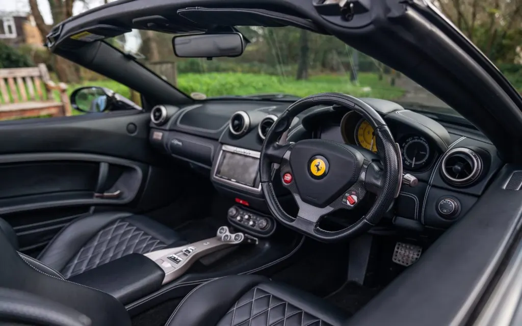 Ferrari california 7idamtv1ephz 8cj1qf8c