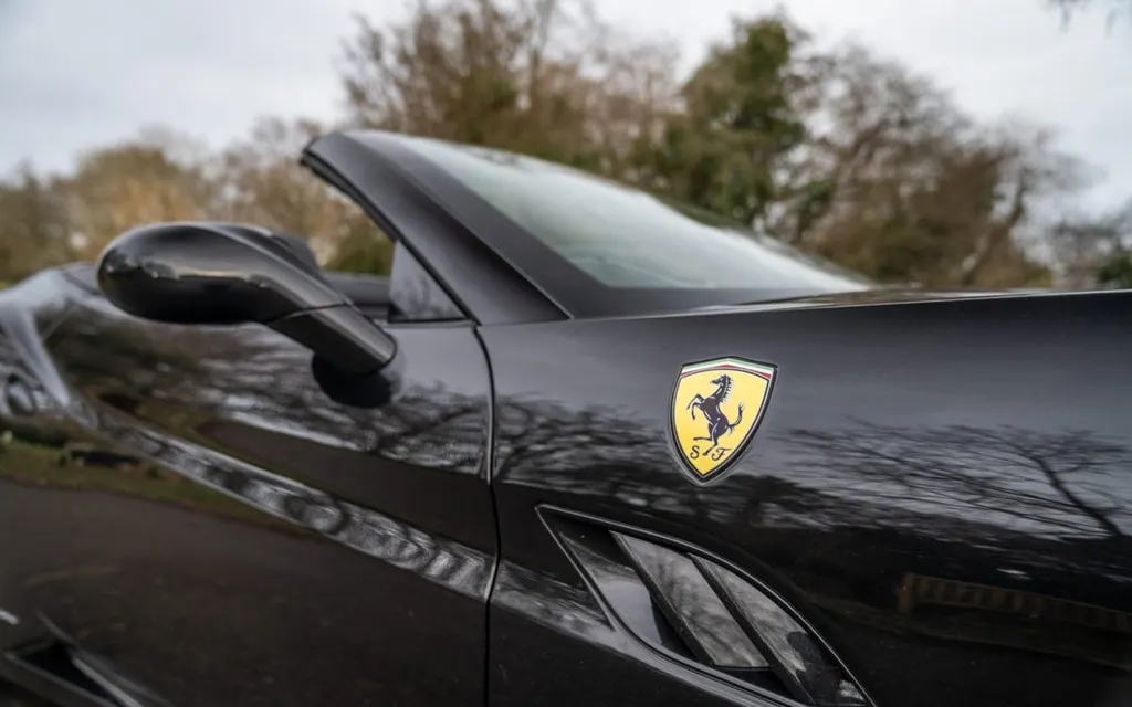 Ferrari california s jkrzxqj7hdgd3ymupwl
