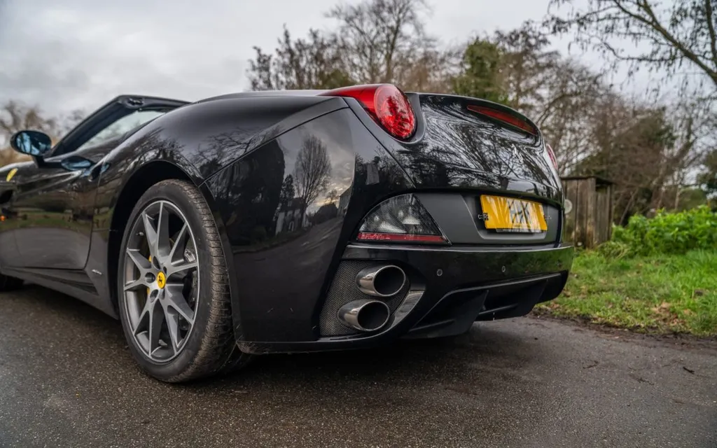 Ferrari california scvy9cqsfb0j8ssuprud 