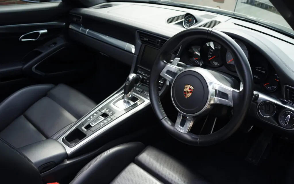 Porsche 991 ir ytaadenvh8fnf3 ybl