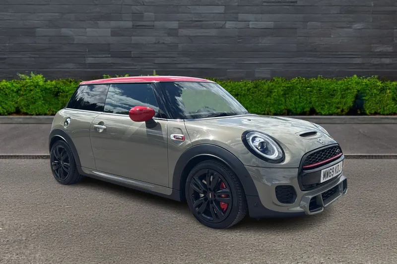 Mini Hatchback Image 1